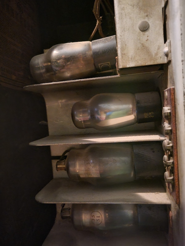 Image of radio tubes of various sizes in the back of a clock radio